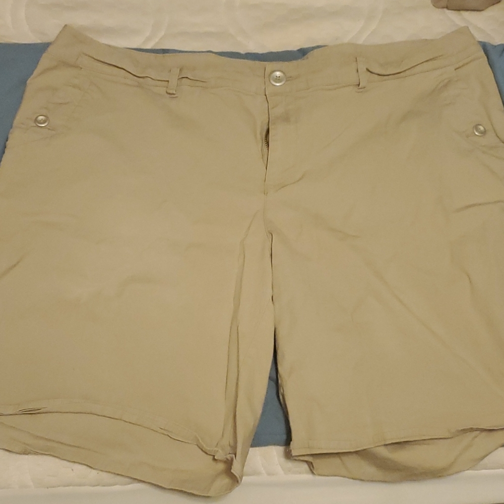 Tan khaki shorts